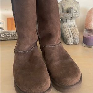 Chocolate brown UGGS, size 8